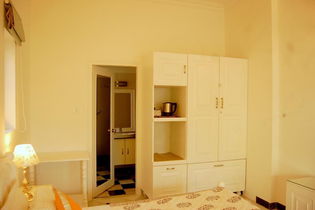 Aashray Varanasi Quarto foto