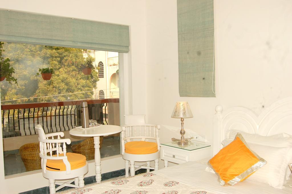 Aashray Varanasi Quarto foto