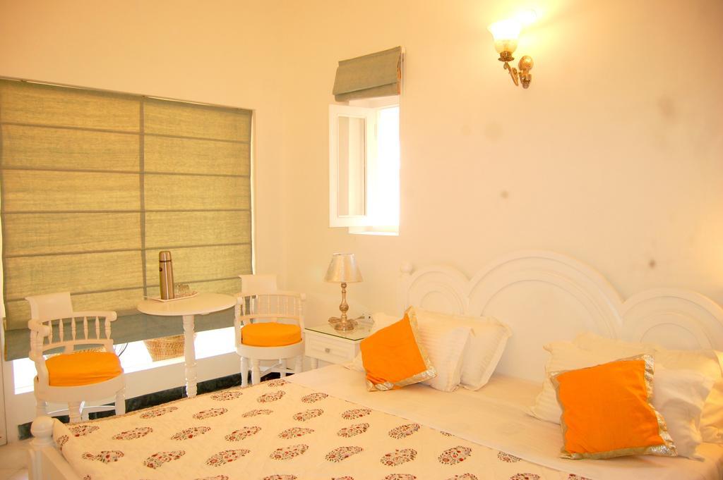 Aashray Varanasi Quarto foto